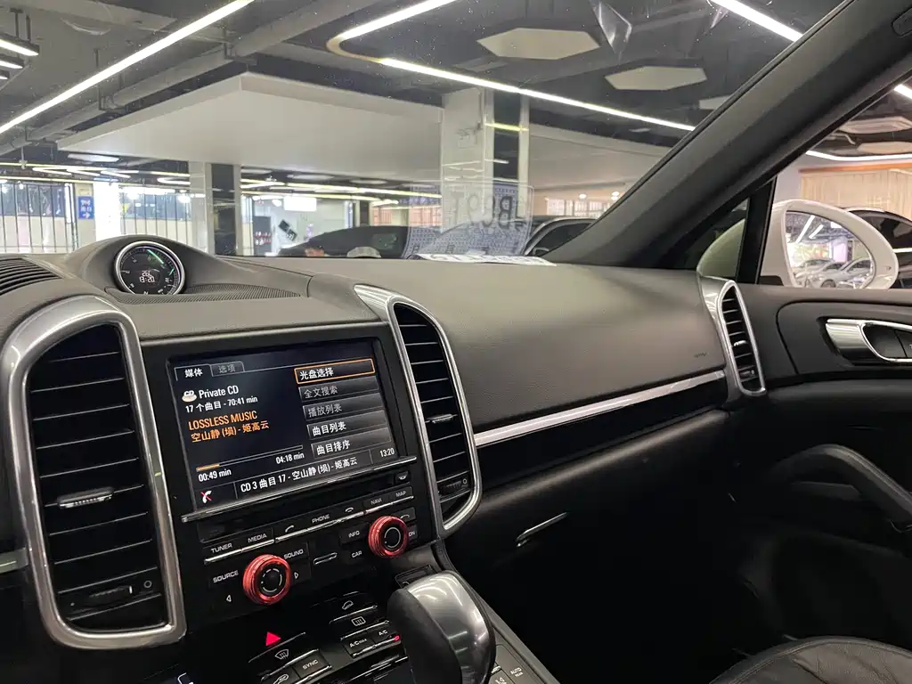 Porsche Cayenne 2016 — фото 19