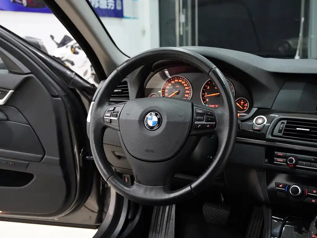 BMW 5 Series 2013 — фото 10