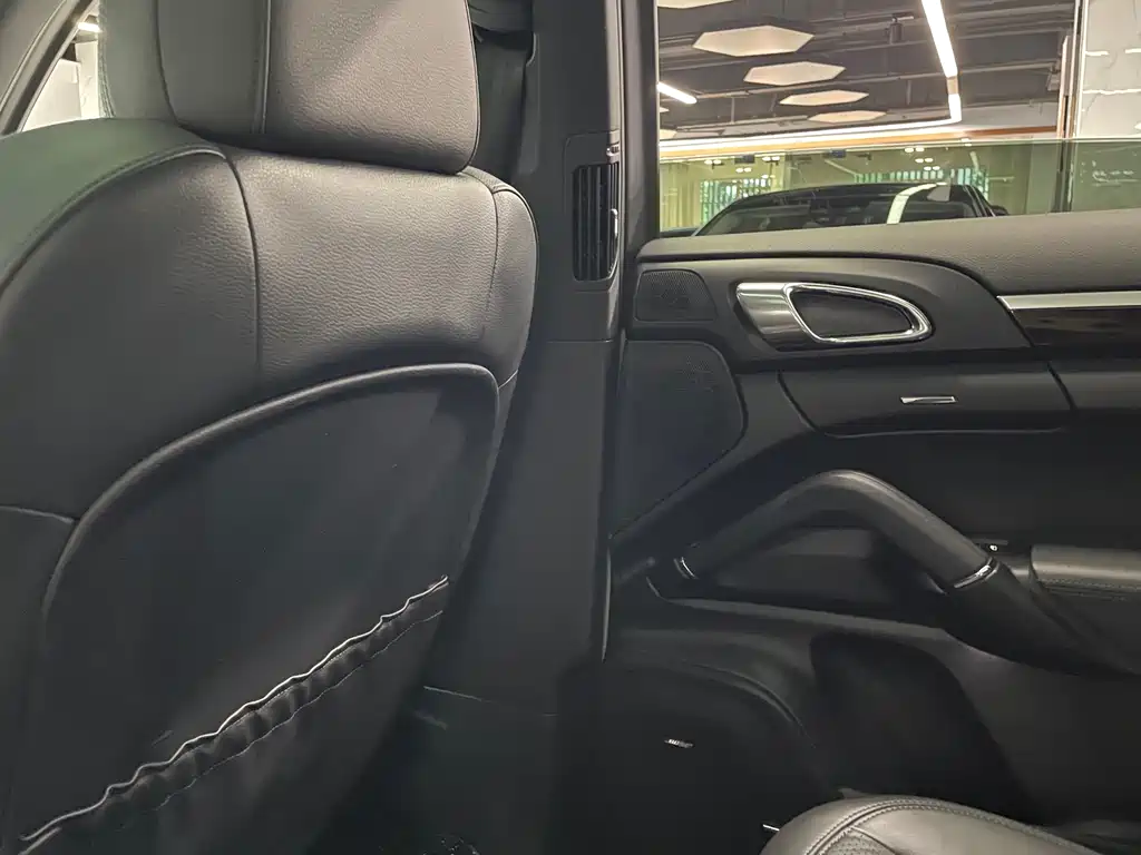 Porsche Cayenne 2016 — фото 39
