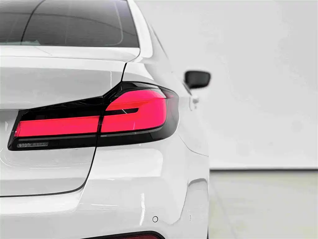 BMW 5 Series New Energy 2021 — фото 16
