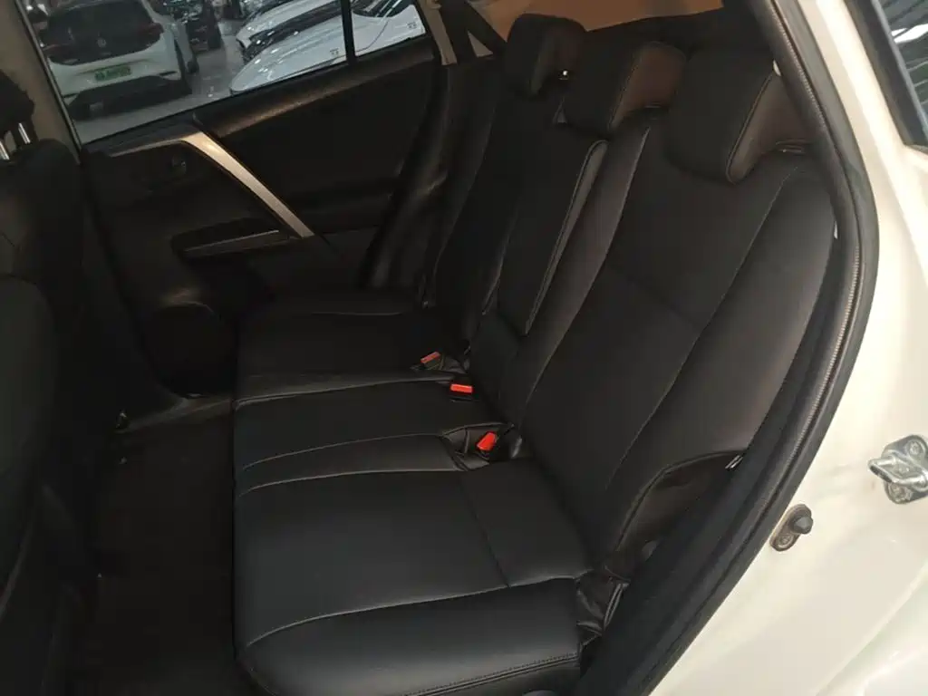 Toyota RAV4 2019 — фото 17
