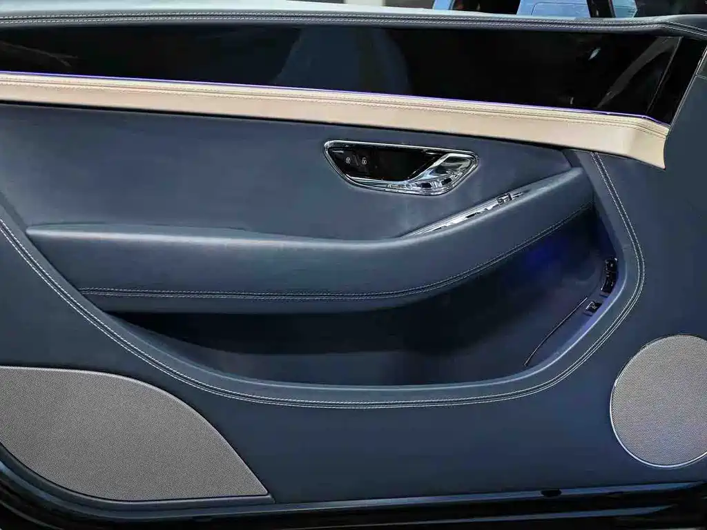 Bentley Continental 2023 — фото 16