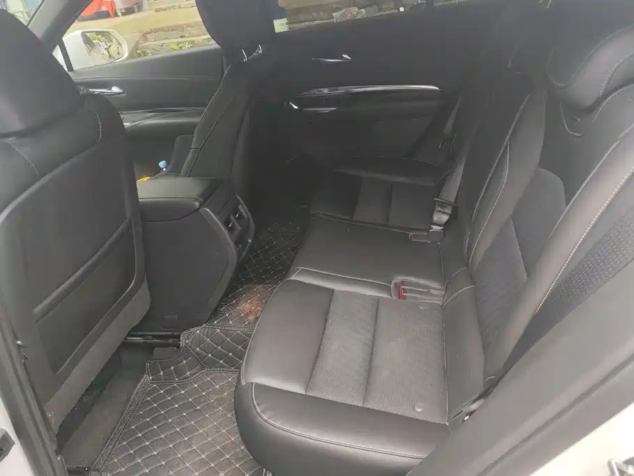 Cadillac XT4 2019 — фото 11
