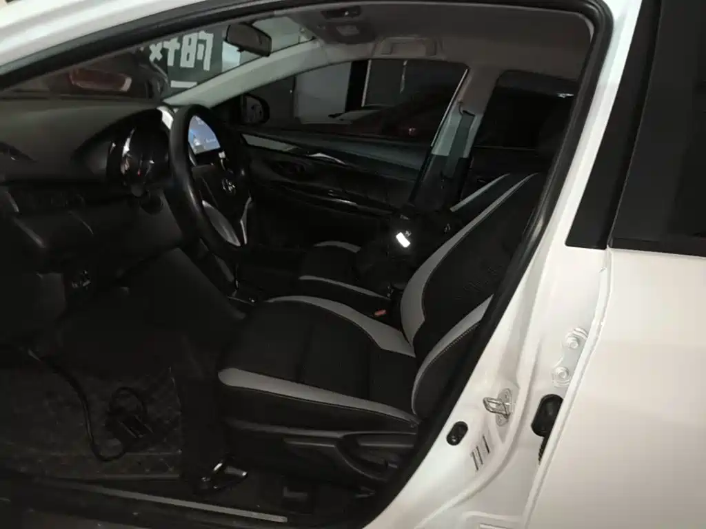 Toyota Yaris L 2020 — фото 15