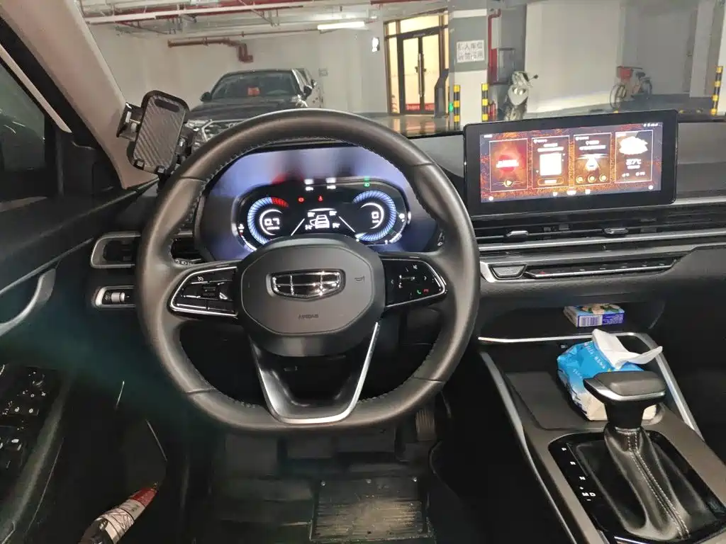 Geely Emgrand 2022