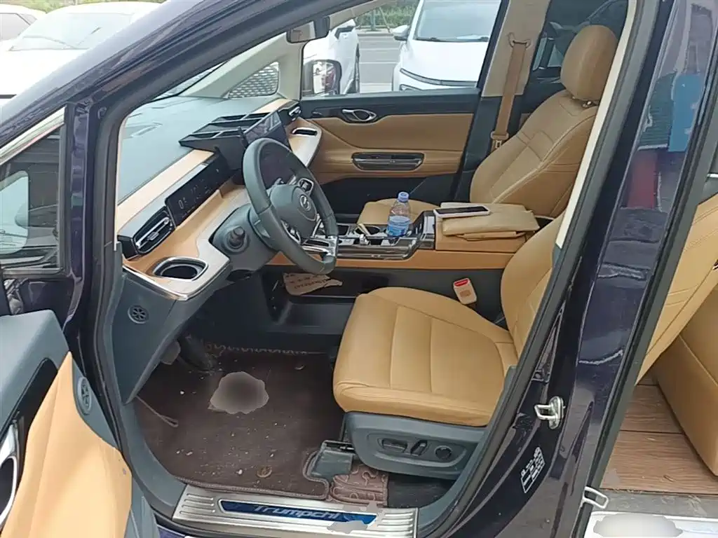 GAC Motor E8 Hybrid 2024 — фото 15