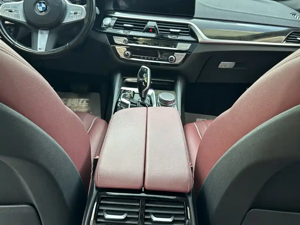 BMW 5 Series 2023 — фото 12