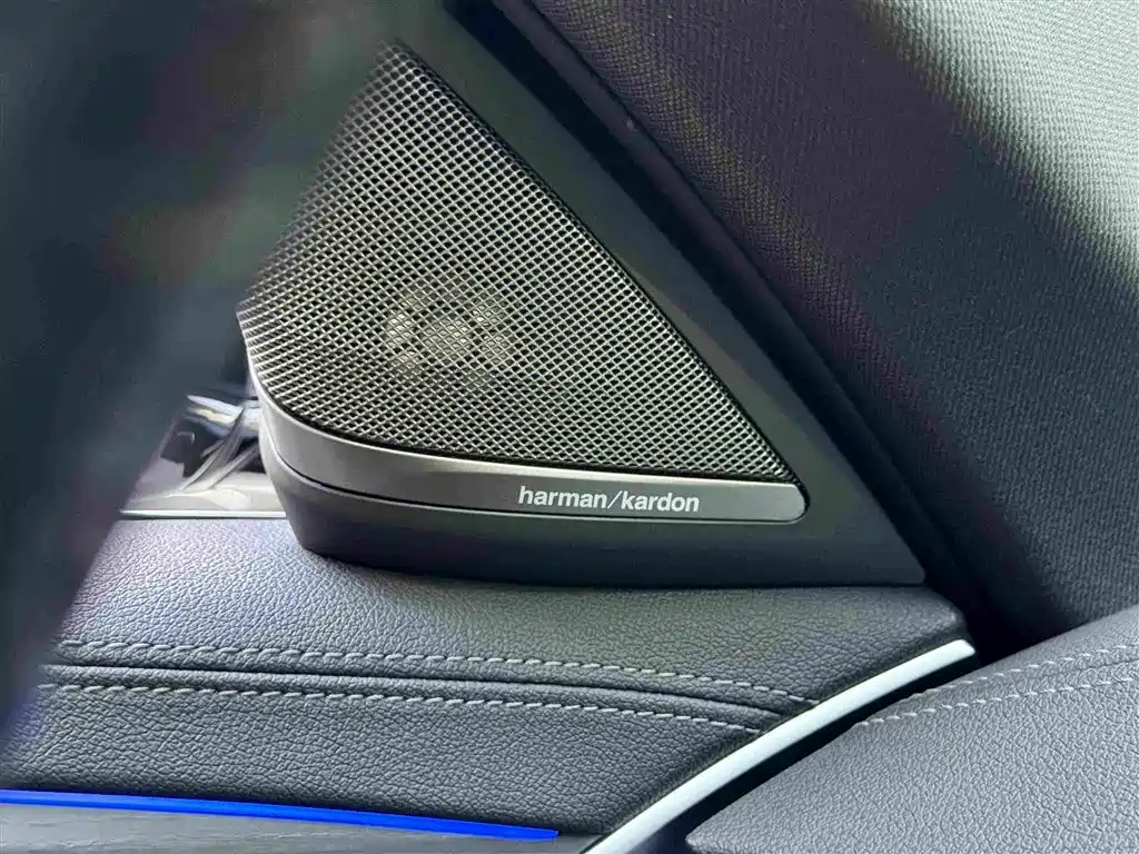 BMW 5 Series 2022 — фото 15