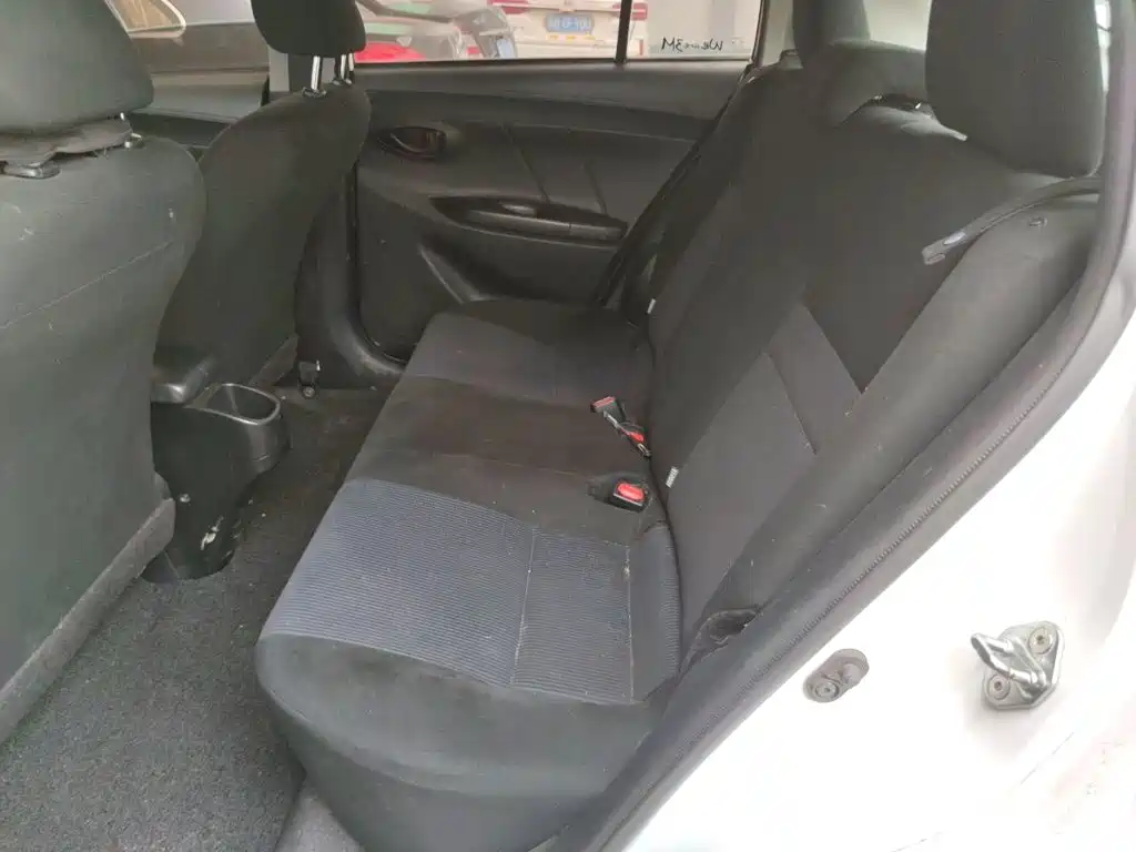 Toyota Yaris L 2017 — фото 15