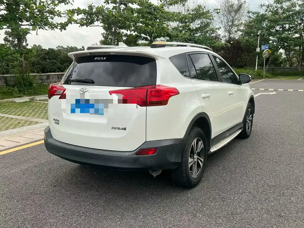 Toyota RAV4 2016 — фото 3