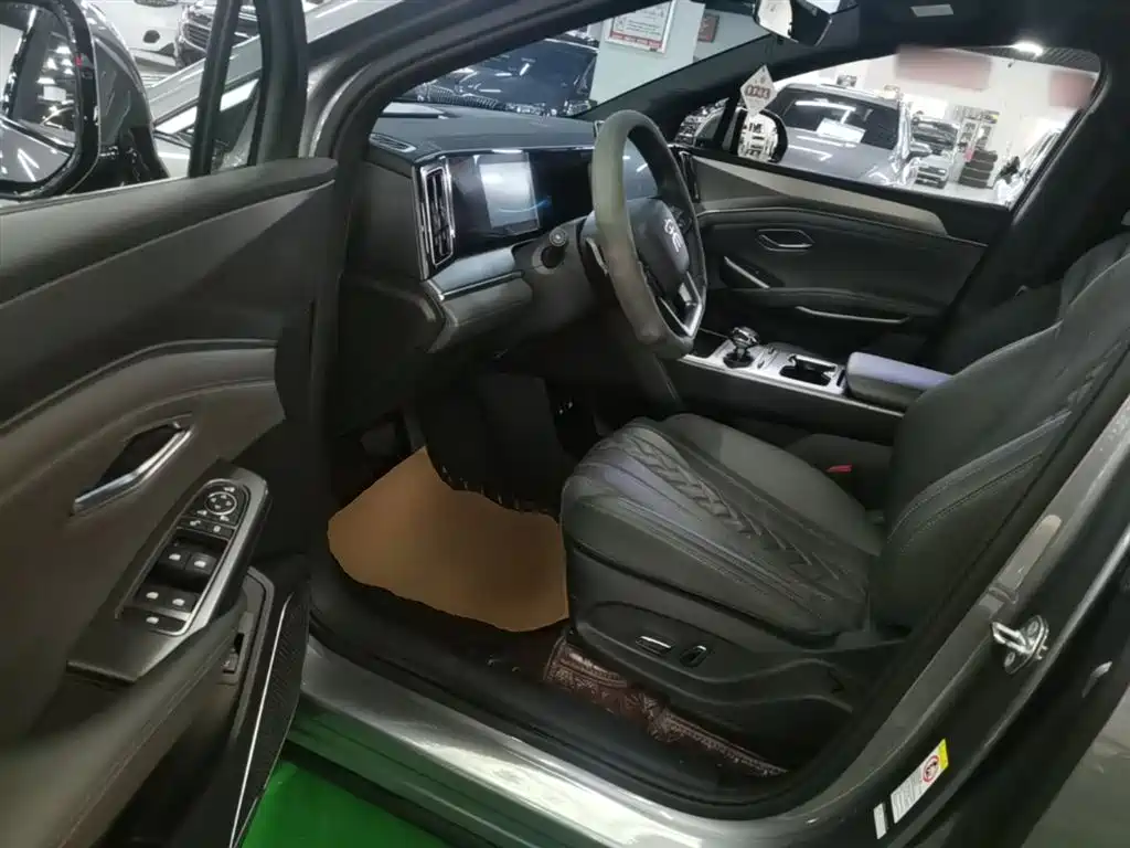 BYD L DM-i 2025 — фото 15