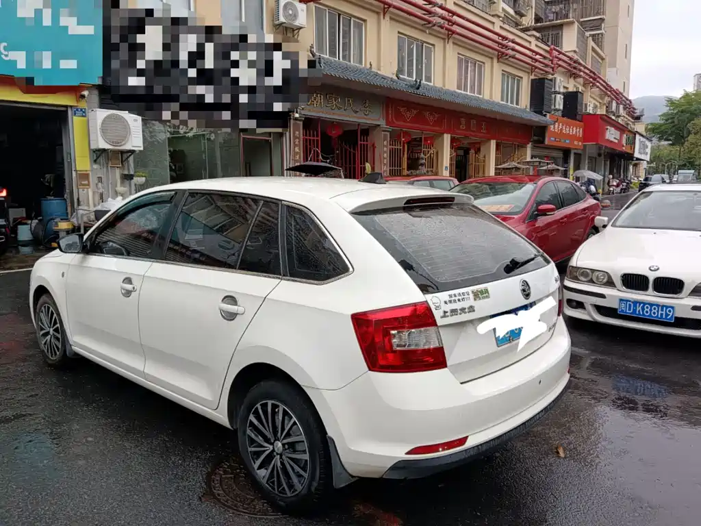 Skoda Rapid Spaceback 2014 — фото 4