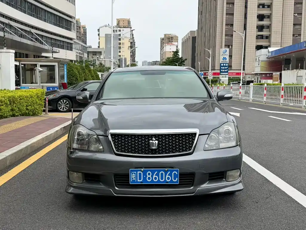 Toyota Crown 2005 — фото 2