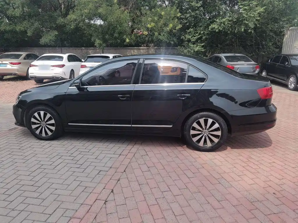 Volkswagen Sagitar 2018