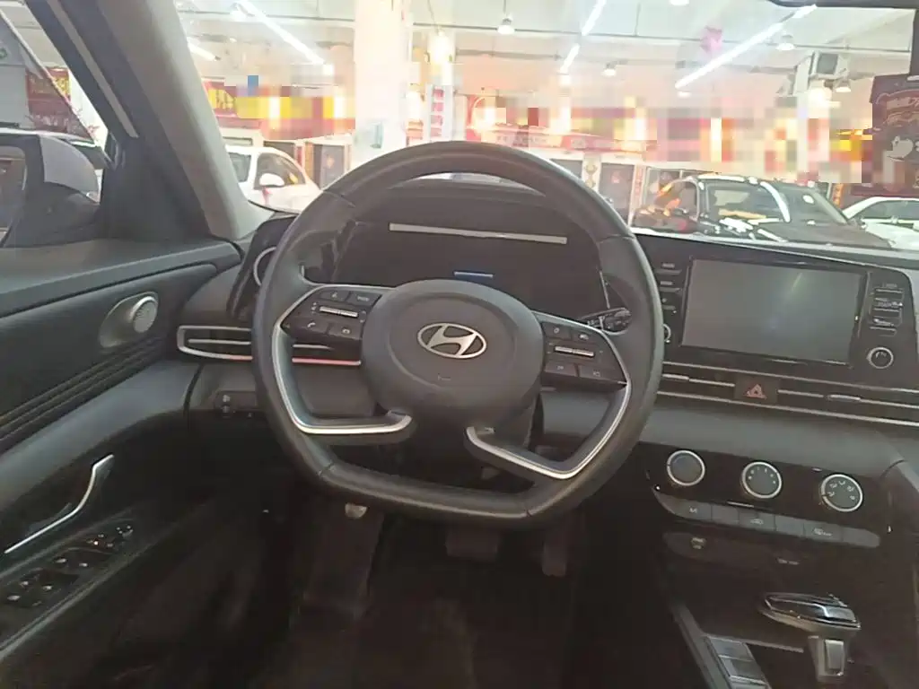 Hyundai Elantra 2024 — фото 11