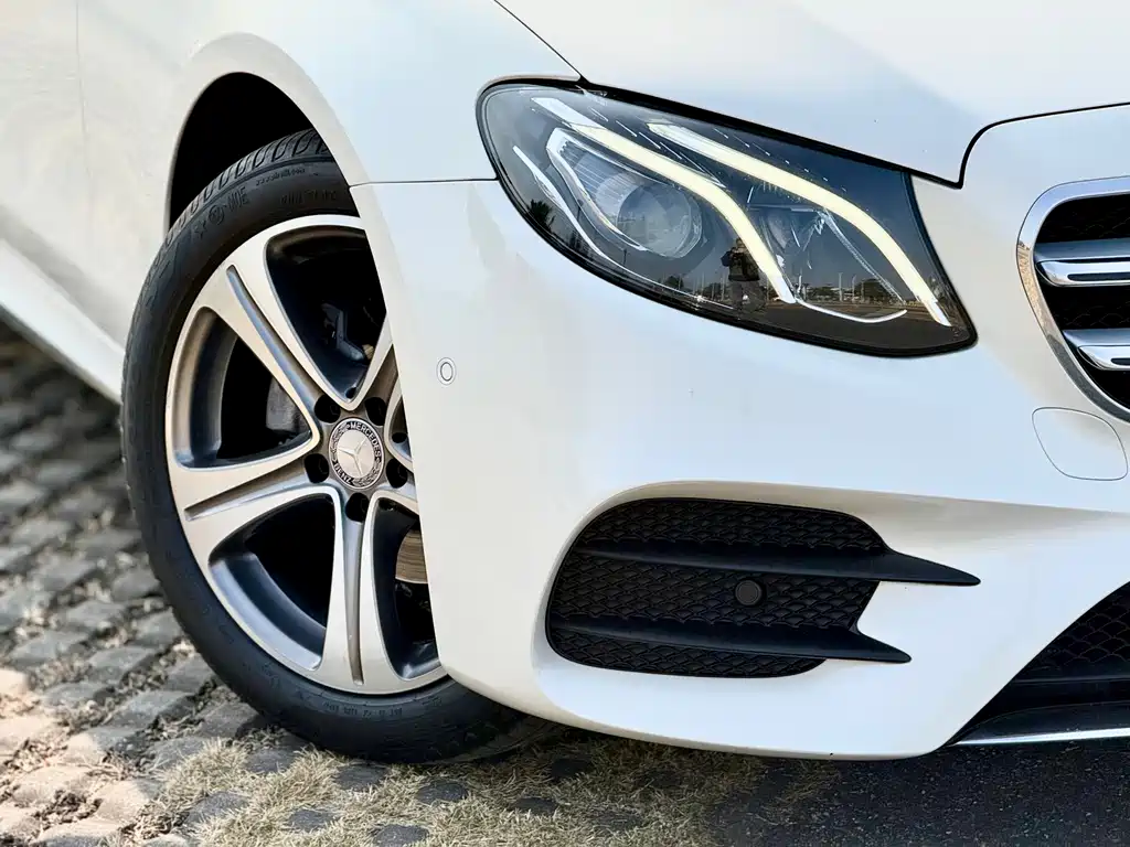 Mercedes-Benz E-Class 2017 — фото 18
