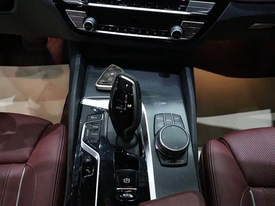 BMW 5 Series New Energy 2023 — фото 13