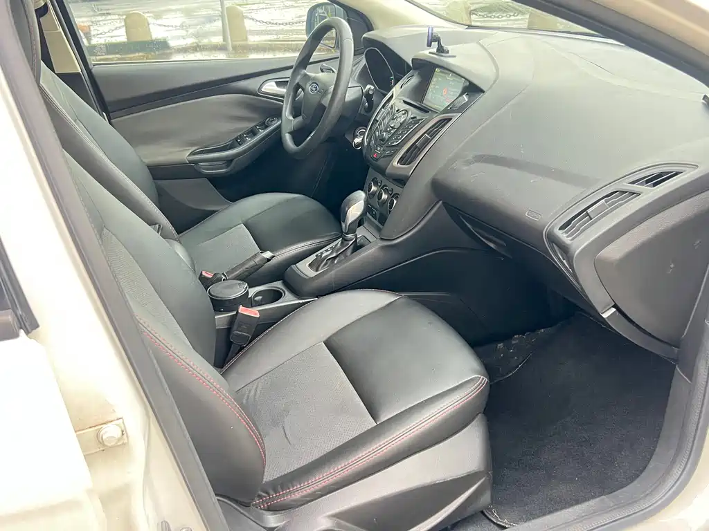 Ford Focus 2014 — фото 15