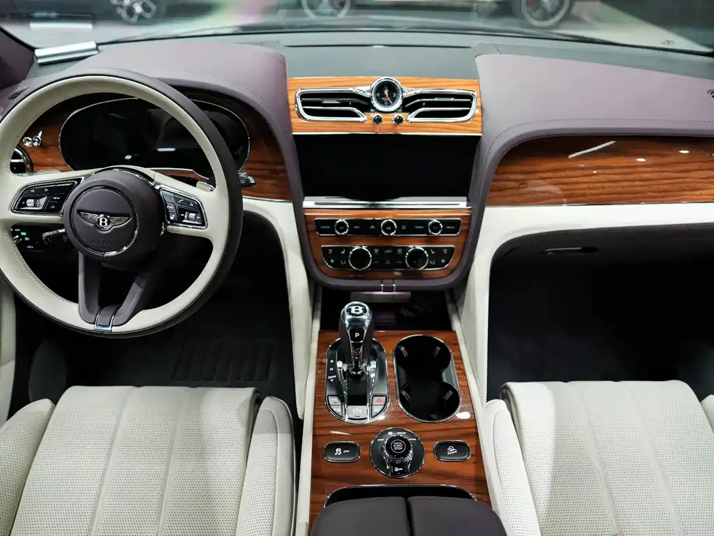 Bentley Bentayga 2023 — фото 18