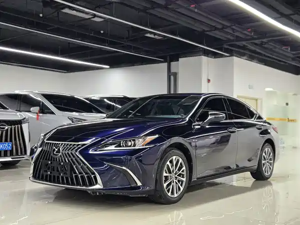 Lexus ES 2022