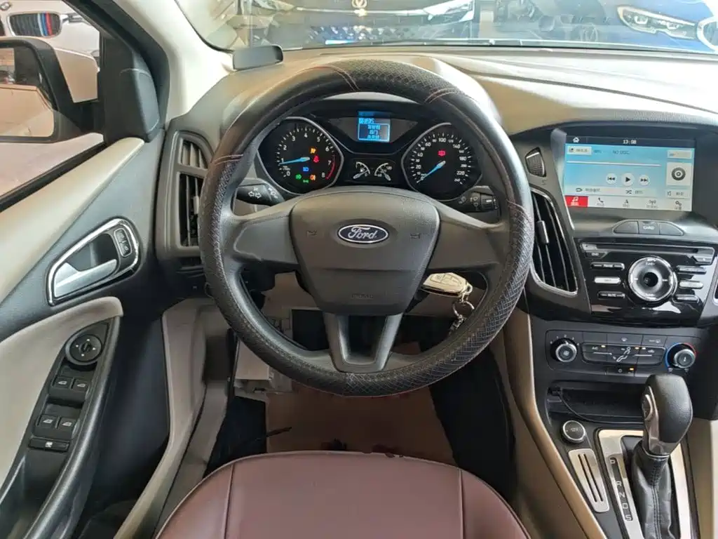 Ford Focus 2017 — фото 11