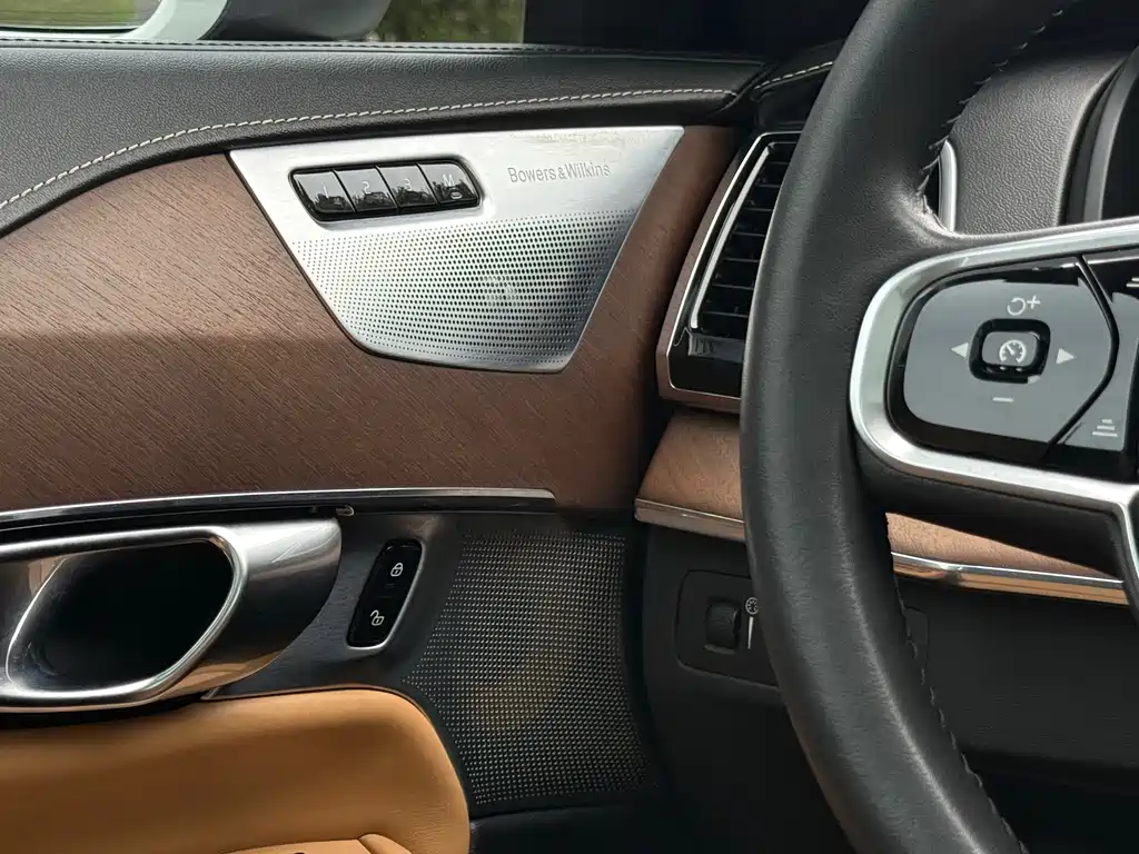 Volvo XC90 2017 — фото 17