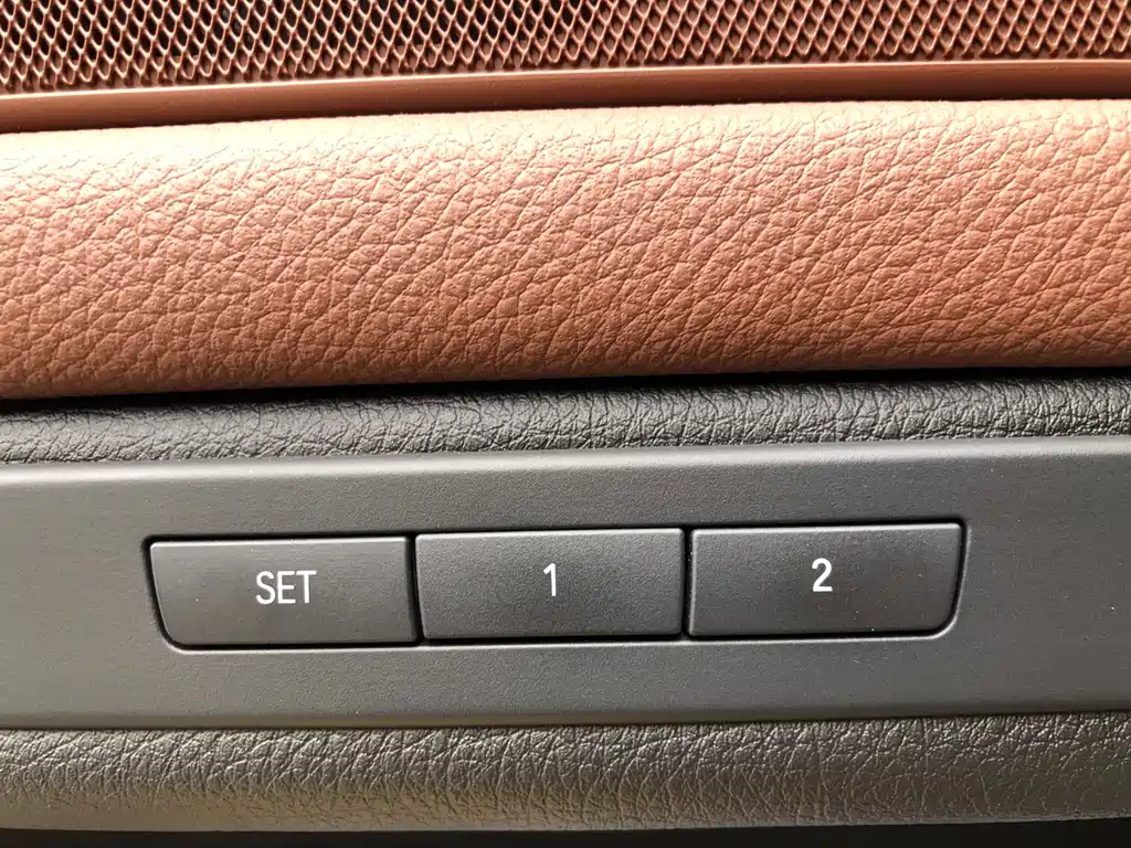 BMW 5 Series 2016 — фото 16