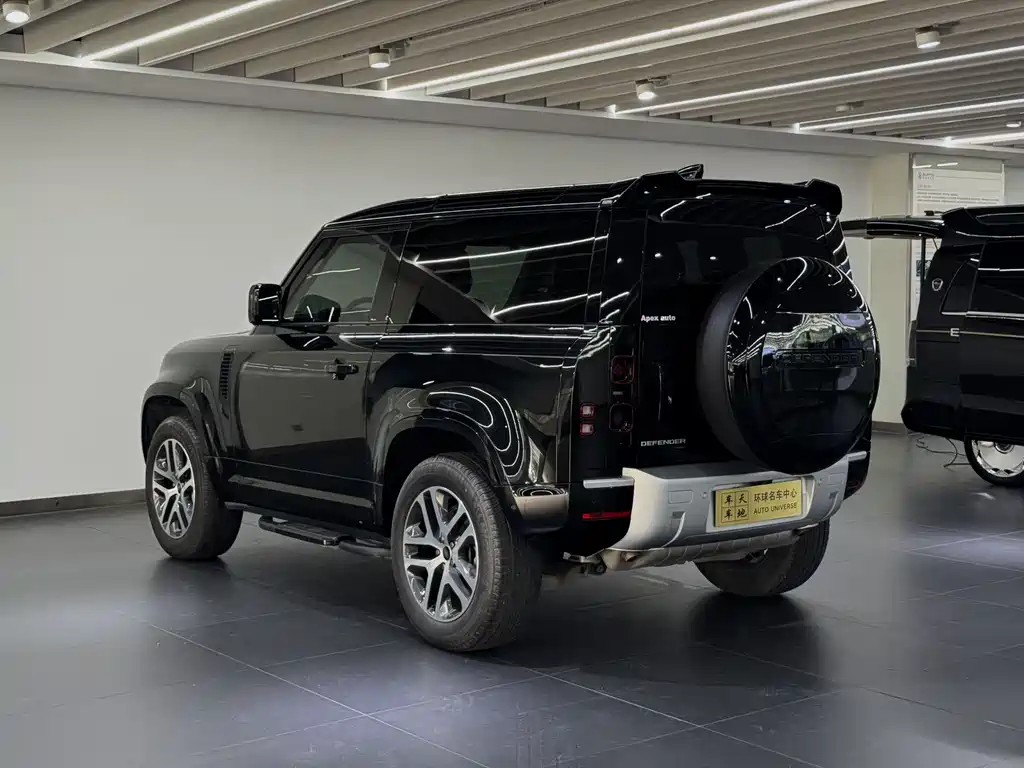 Land Rover Defender 2023 — фото 19