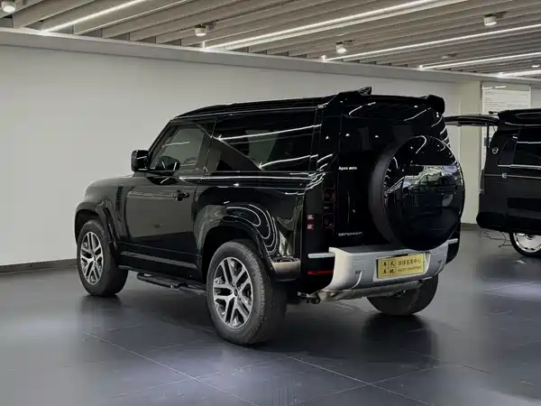 Land Rover Defender 2023