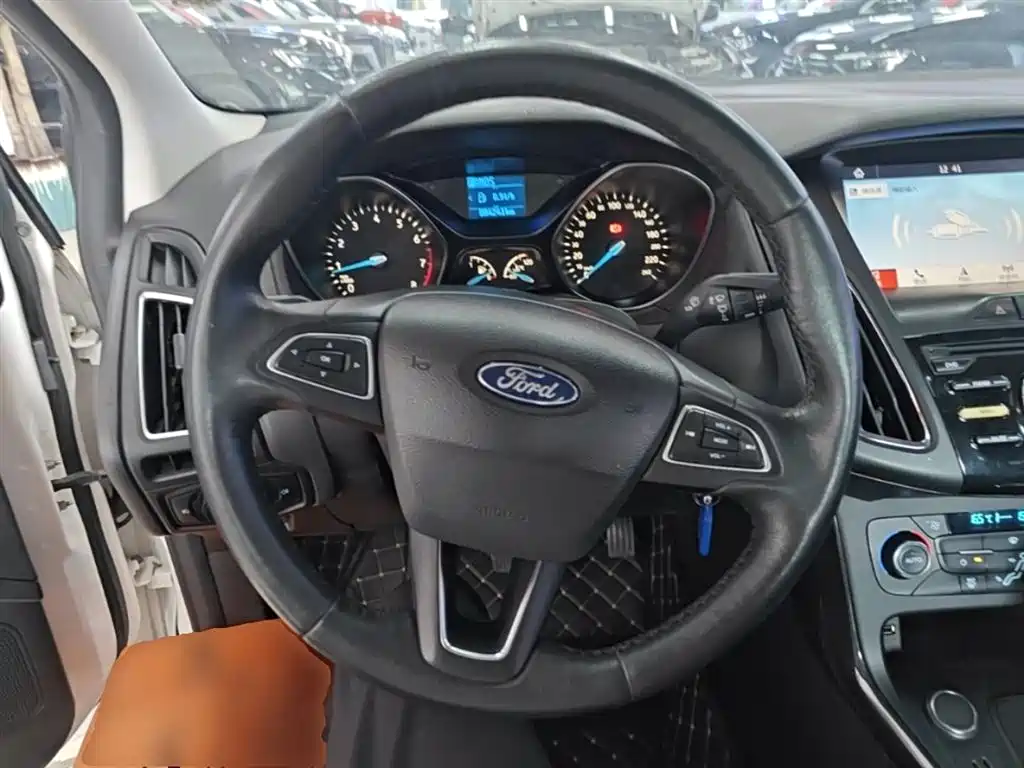 Ford Focus 2017 — фото 11