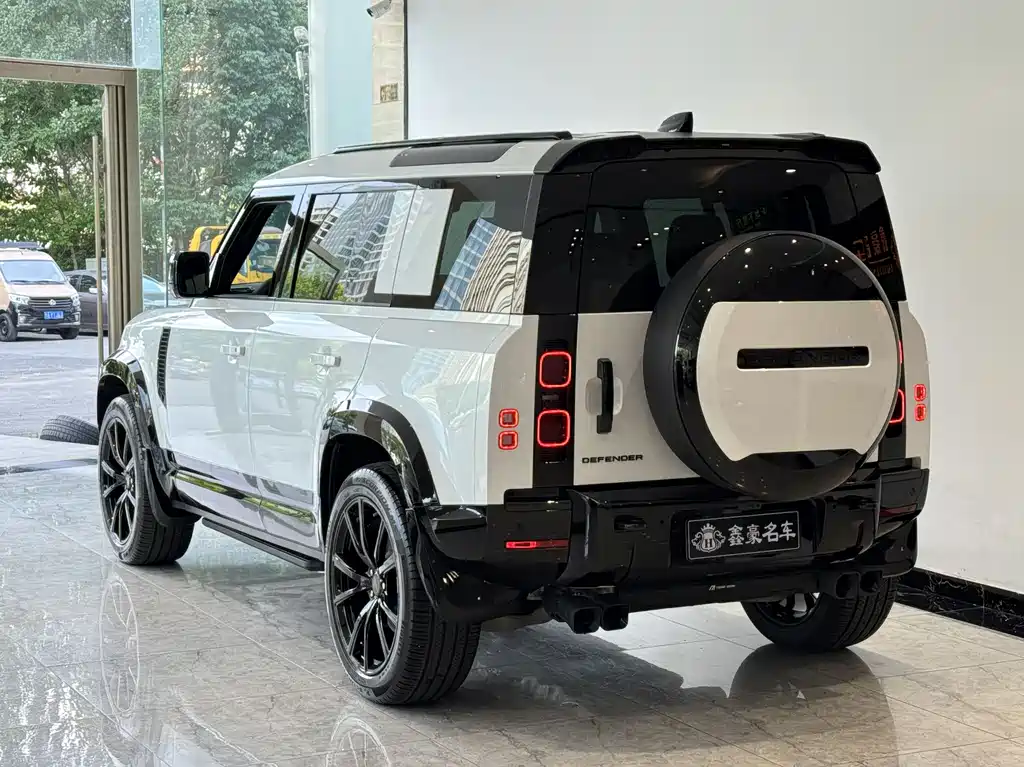 Land Rover Defender 2025 — фото 20