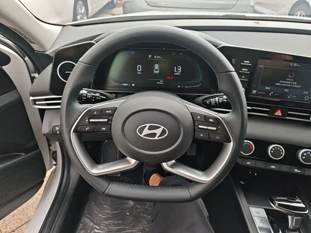 Hyundai Elantra 2025 — фото 11