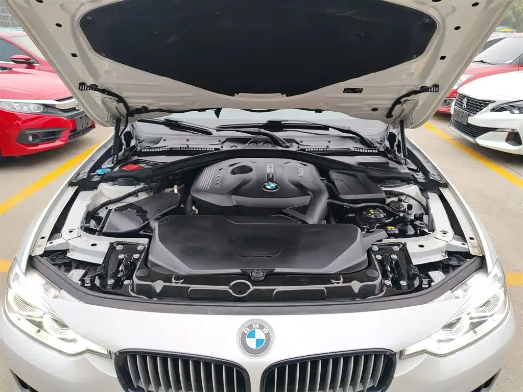 BMW 3 Series 2018 — фото 20