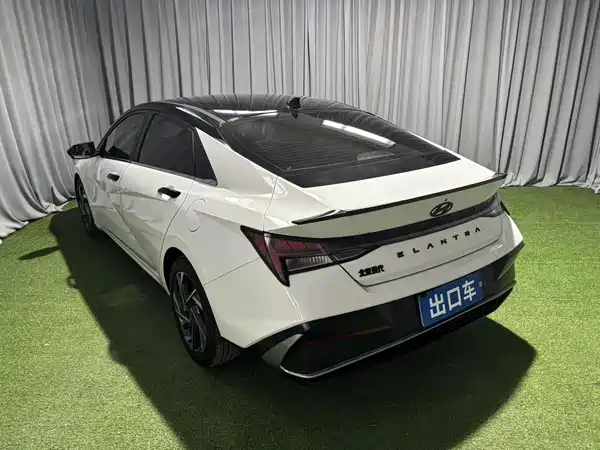 Hyundai Elantra 2023