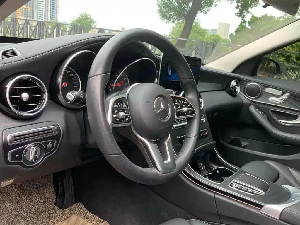 Mercedes-Benz C-Class 2019 — фото 17