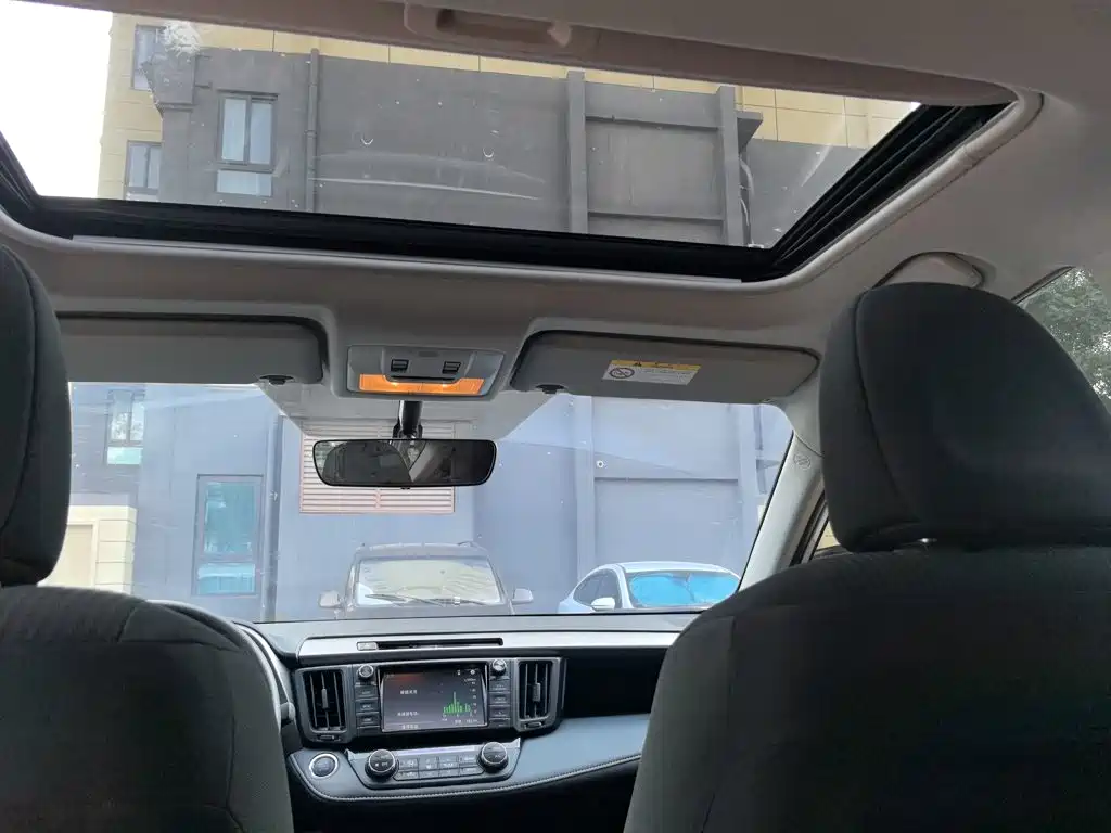 Toyota RAV4 2019 — фото 18