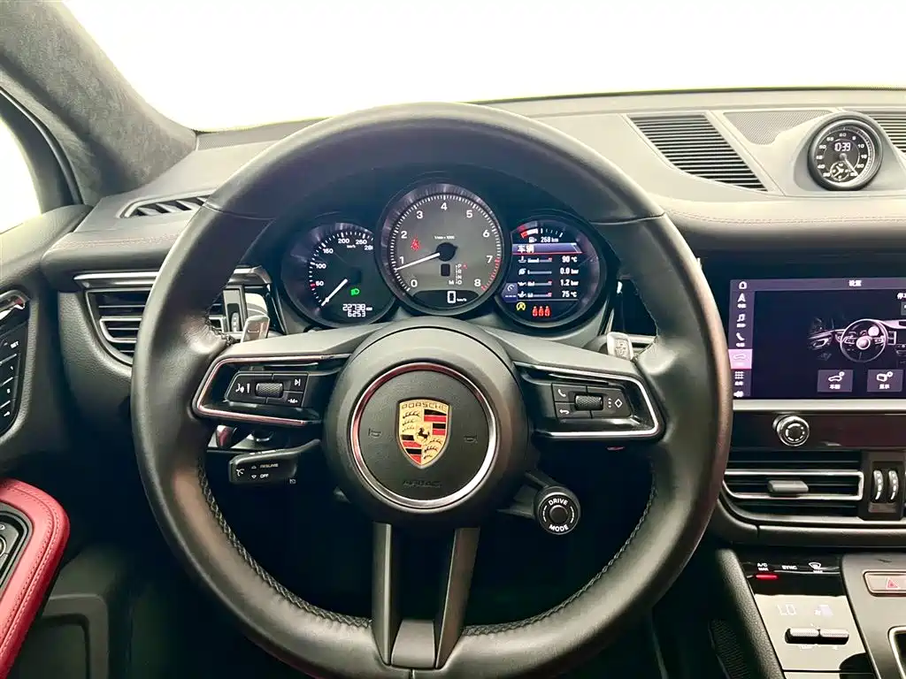 Porsche Macan 2023 — фото 11