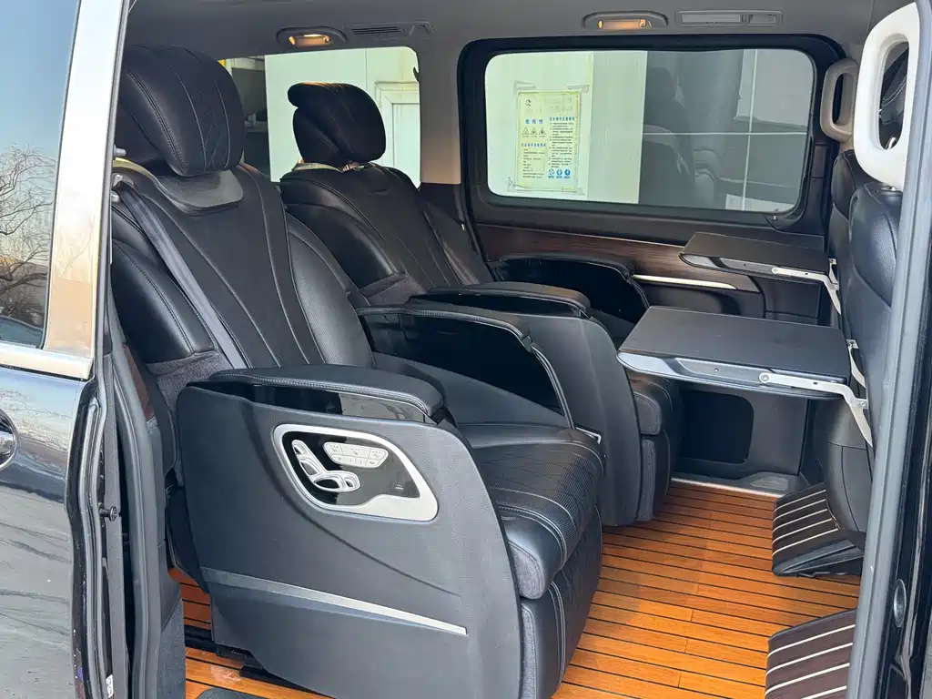Mercedes-Benz V-Class 2022 — фото 23