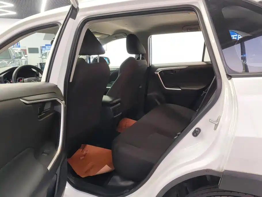 Toyota Wildlander 2023 — фото 10
