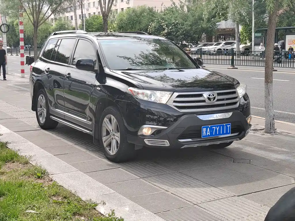 Toyota Highlander 2013 — фото 1
