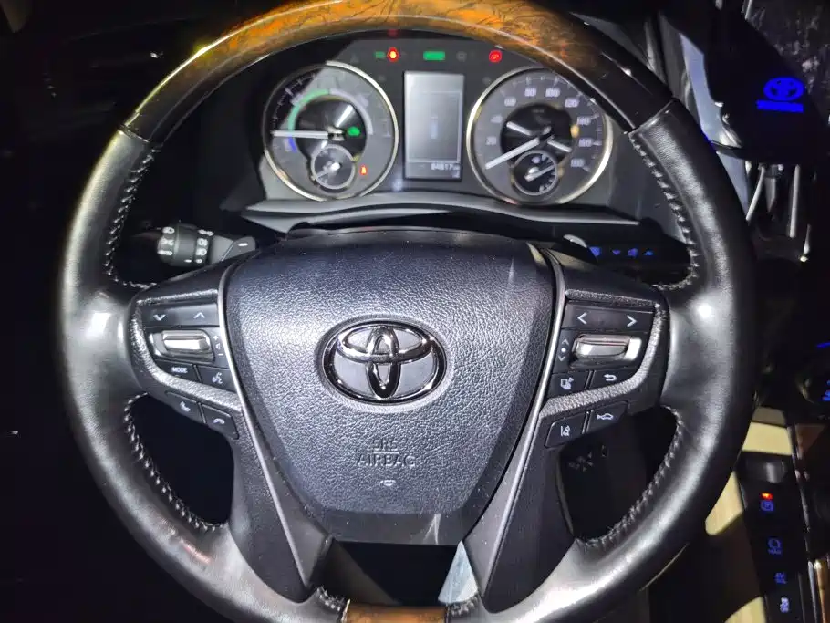Toyota Alphard 2023 — фото 15