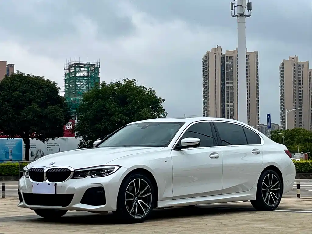 BMW 3 Series 2022 — фото 1