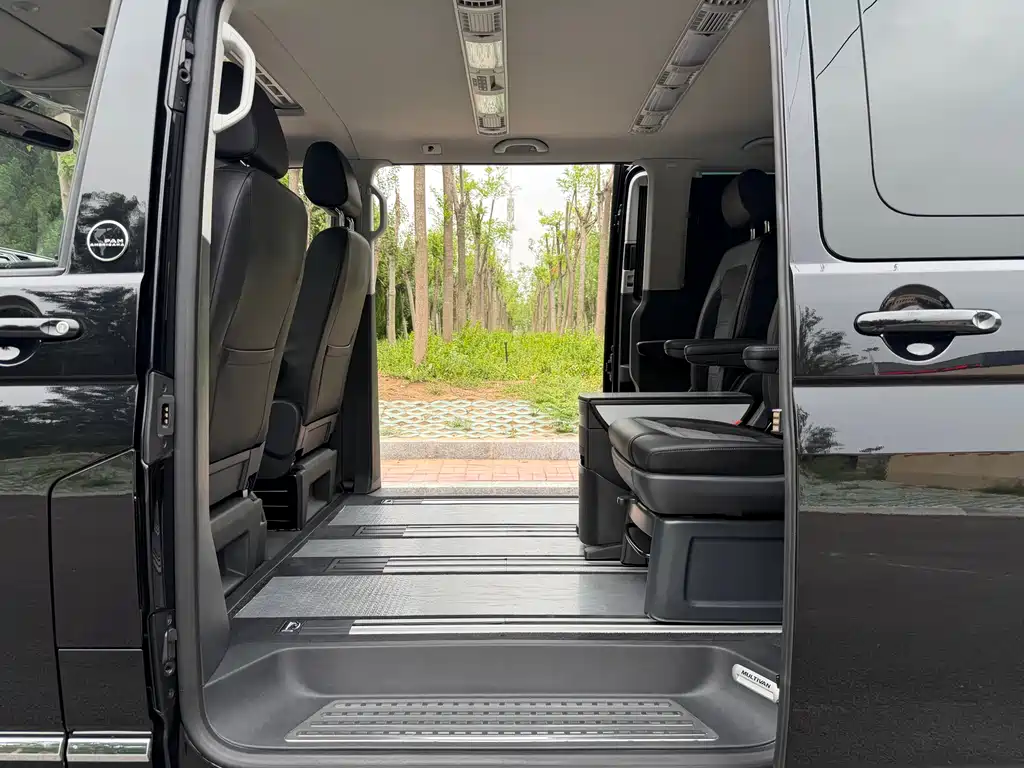 Volkswagen Multivan 2019 — фото 24