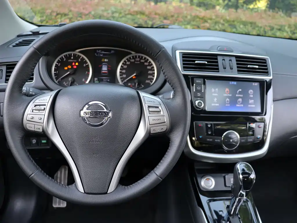 Nissan Tiida 2017 — фото 17