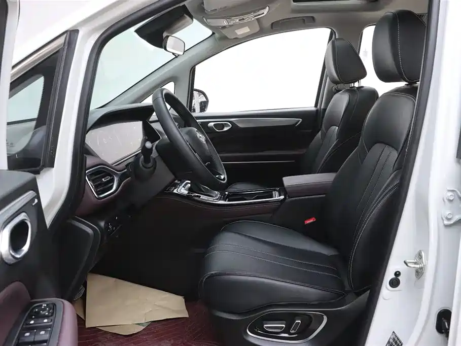 GAC Motor Trumpchi M6 2025 — фото 15
