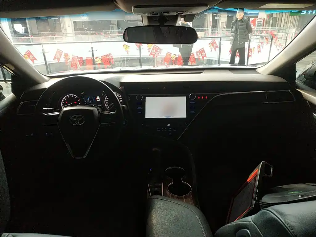 Toyota Camry 2020 — фото 10