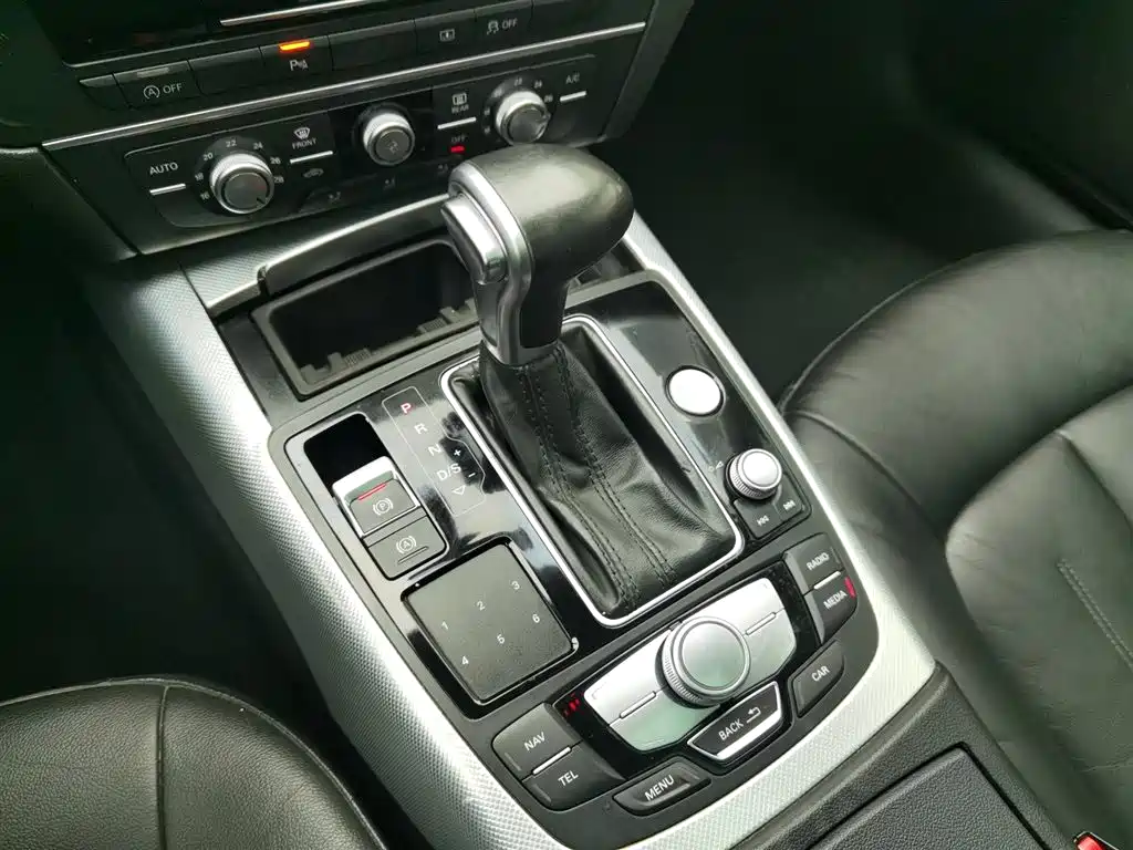 Audi A6L 2015 — фото 13