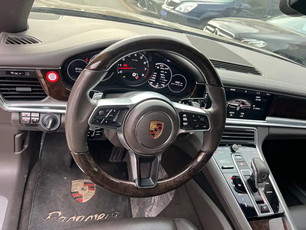 Porsche Panamera 2018 — фото 9