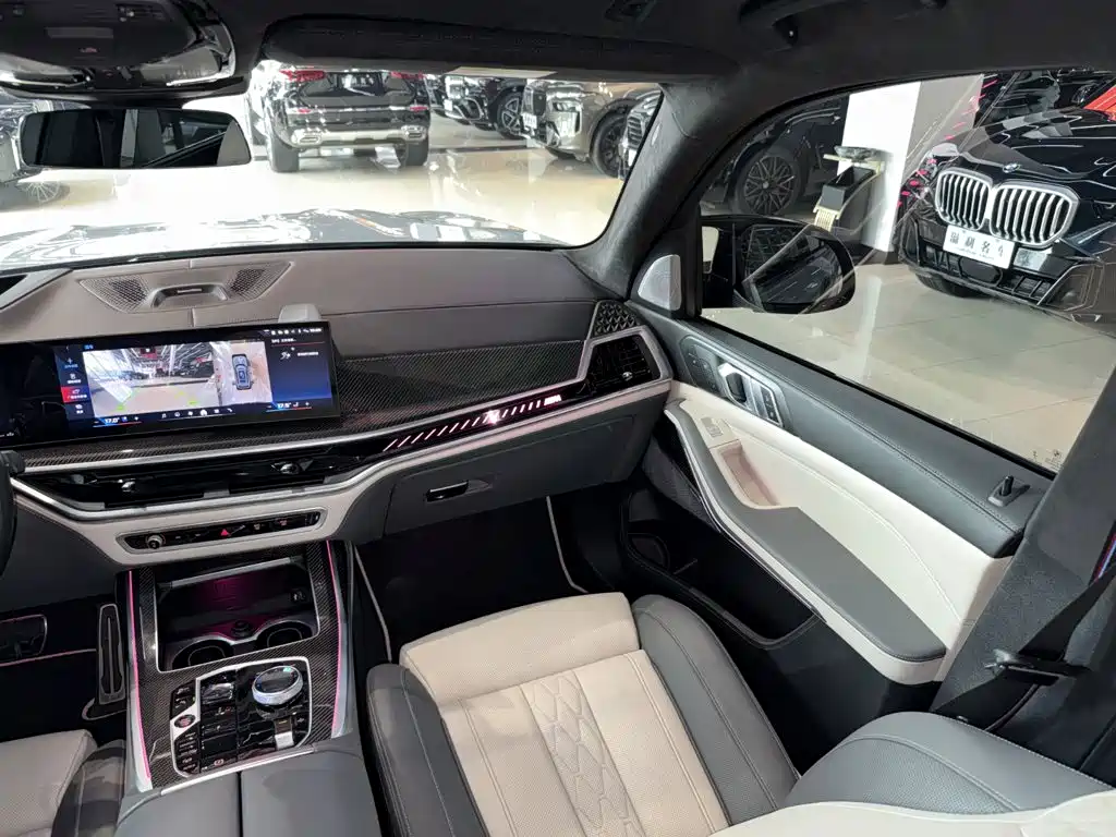 BMW X7 M60i 2023 — фото 8