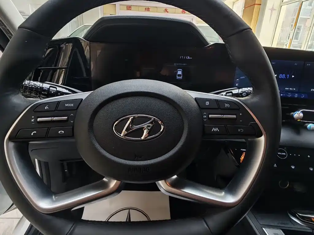 Hyundai Elantra 2022 — фото 11